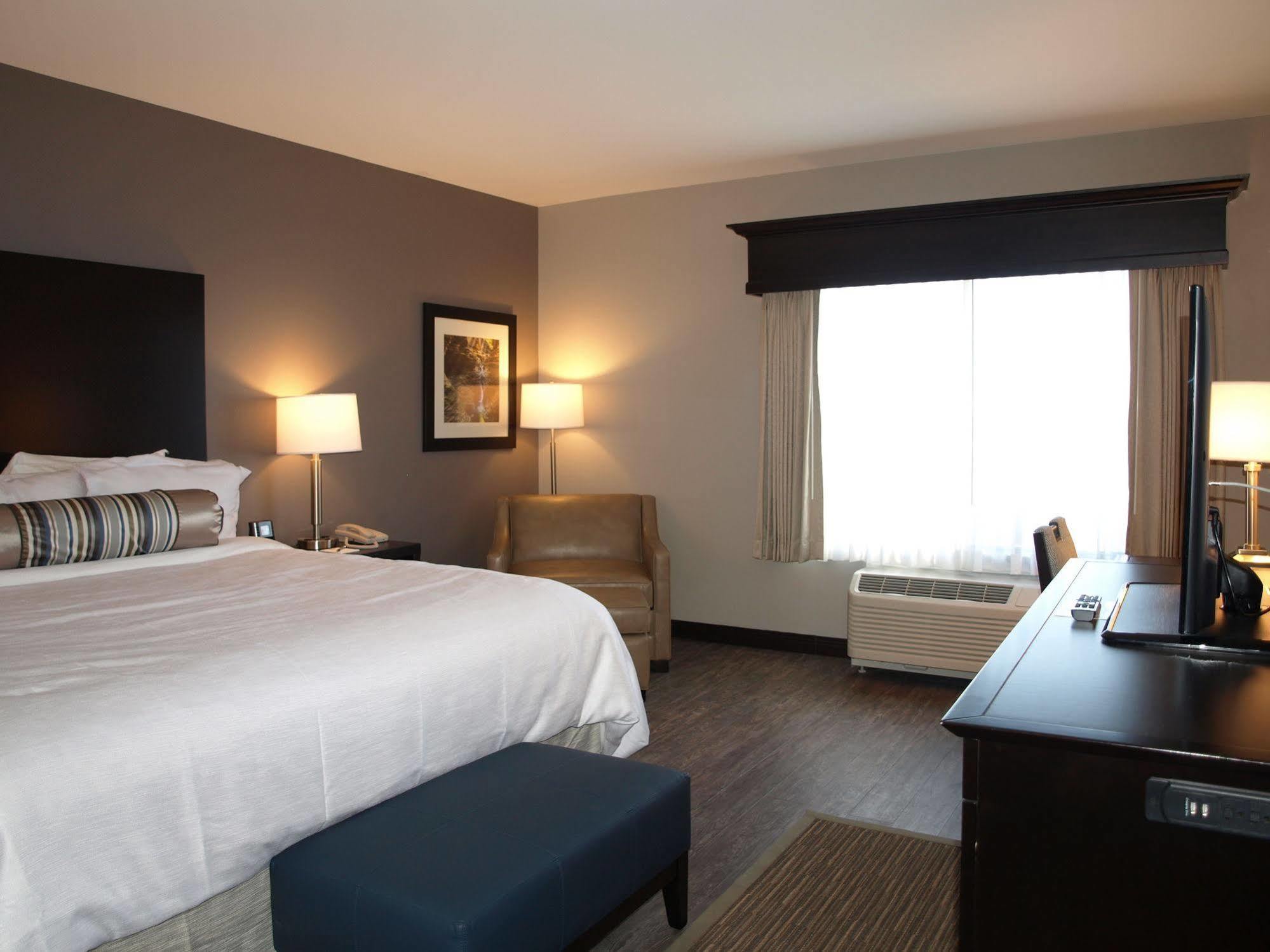 Hotel At Batavia Downs Екстериор снимка